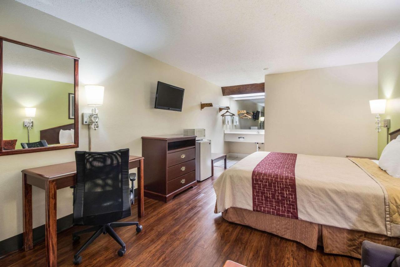 Rodeway Inn Bolivar Экстерьер фото