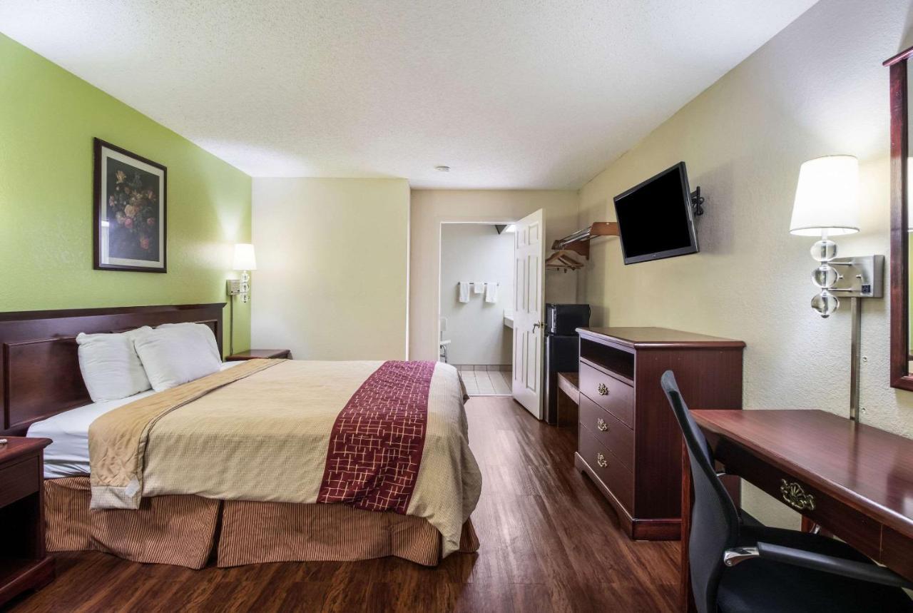 Rodeway Inn Bolivar Экстерьер фото