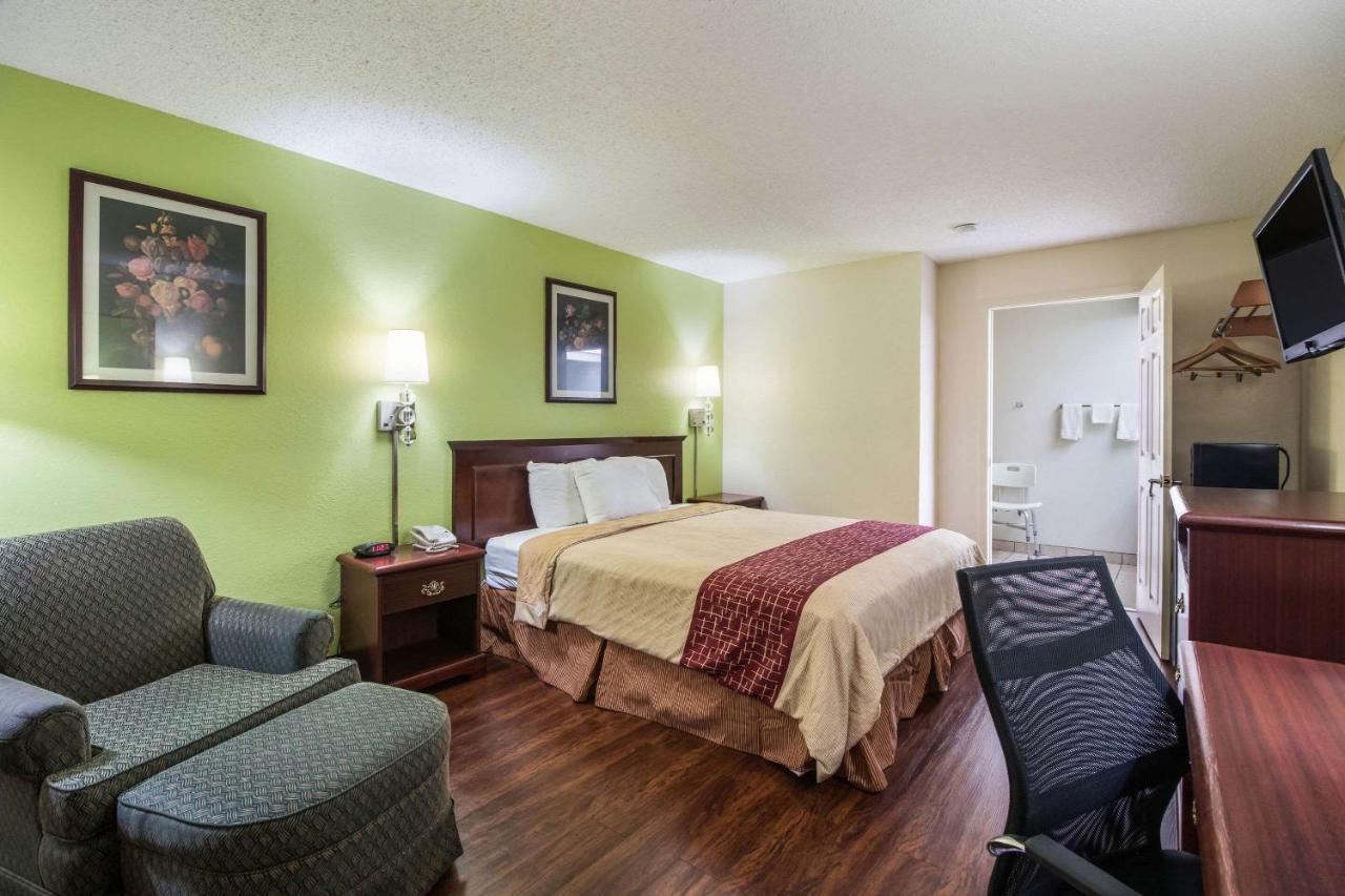 Rodeway Inn Bolivar Экстерьер фото
